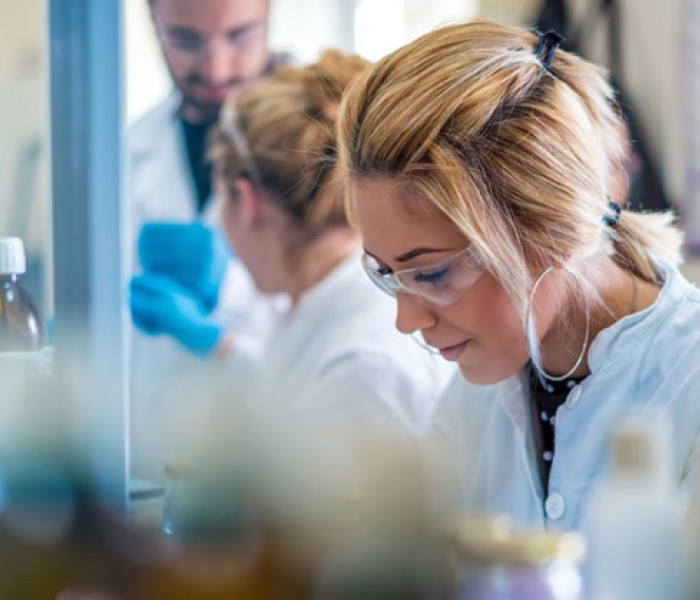 female lab scientist